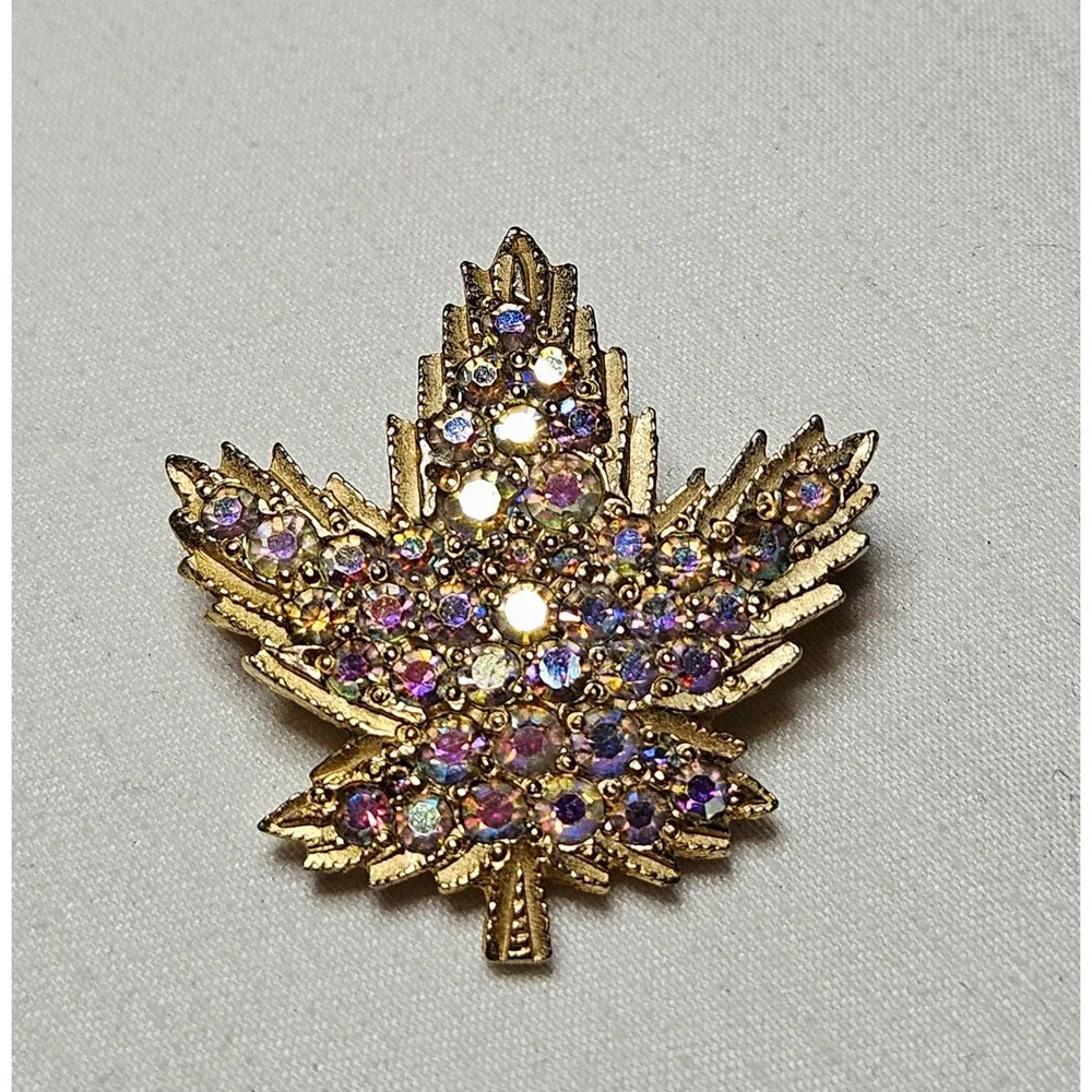 Keyes Maple Leaf Brooch Unisex OS Gold Aurora Borealis Rhinestone Vintage Pin